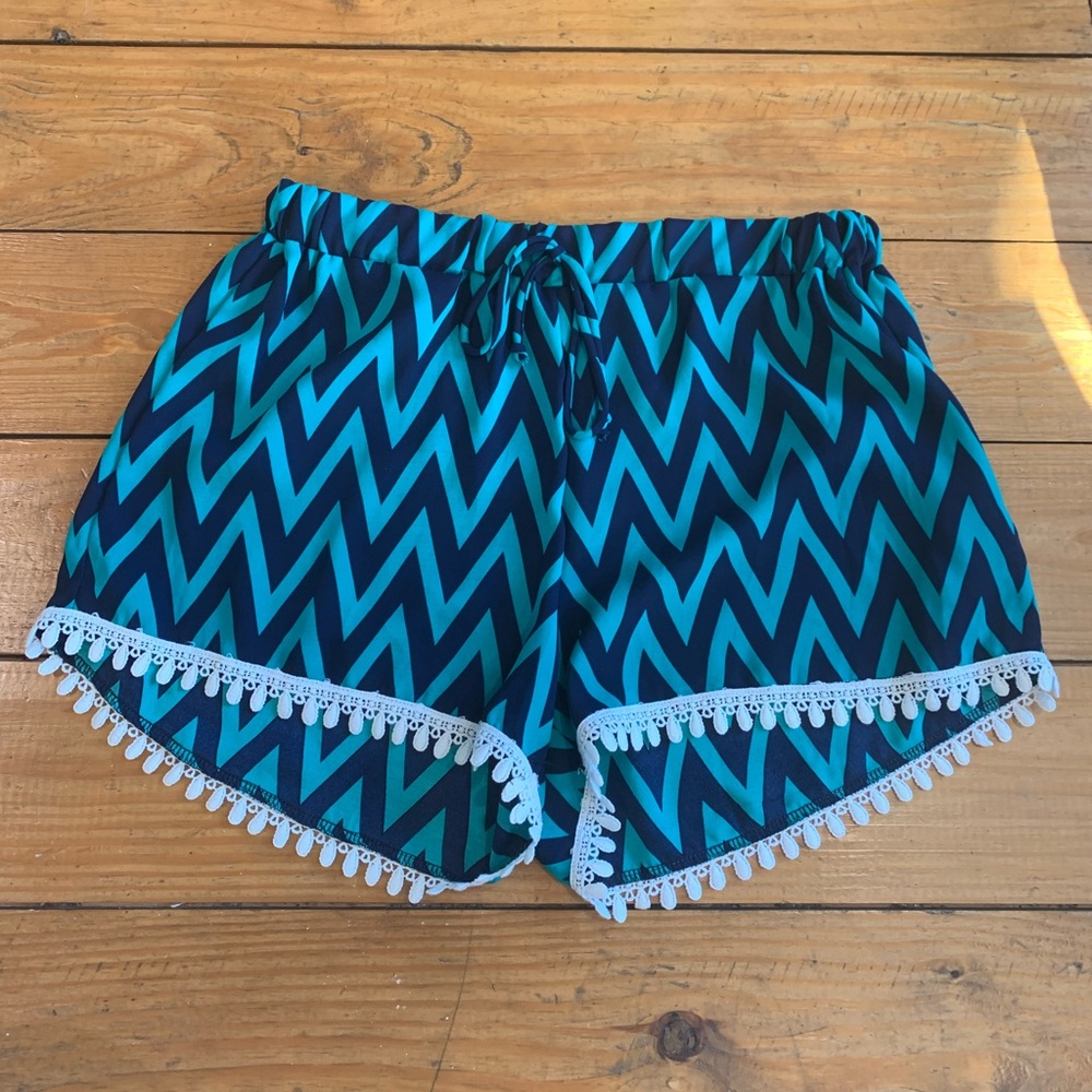 (183) LAC BLEU SHORTS